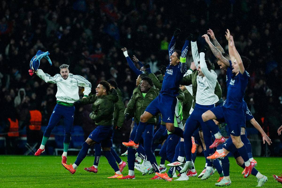 购票的球迷 购票的球迷