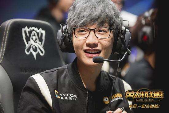 色的个人突 色的个人突