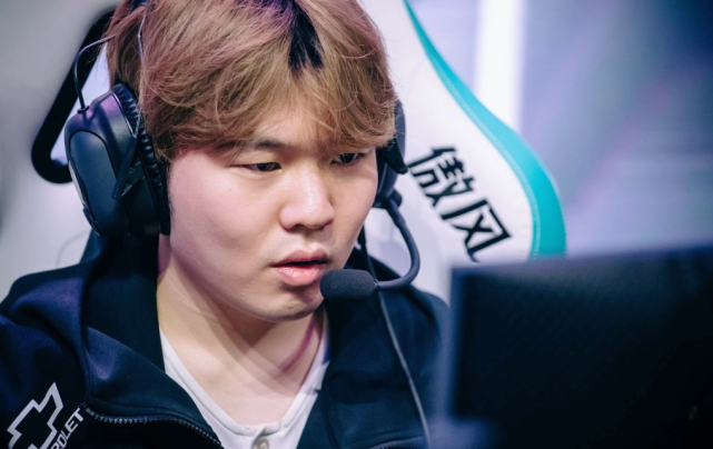 阵容背后的 阵容背后的